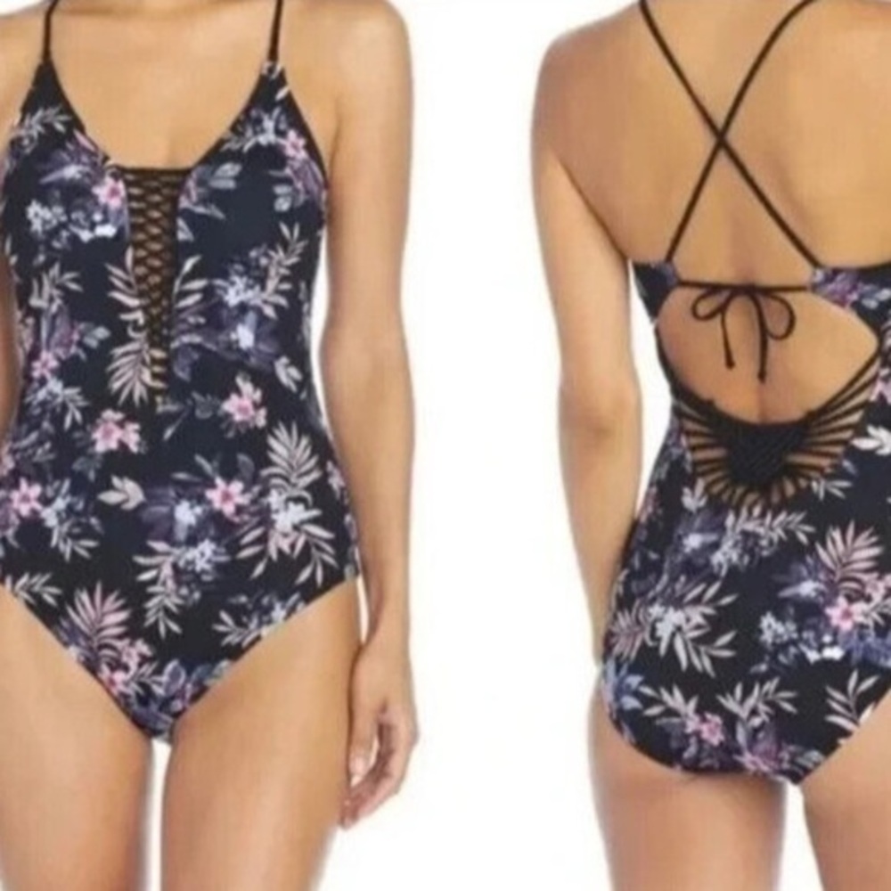 Ambrielle Black and Purple One Piece Swimsuit with Strappy
Boho Details Size XL